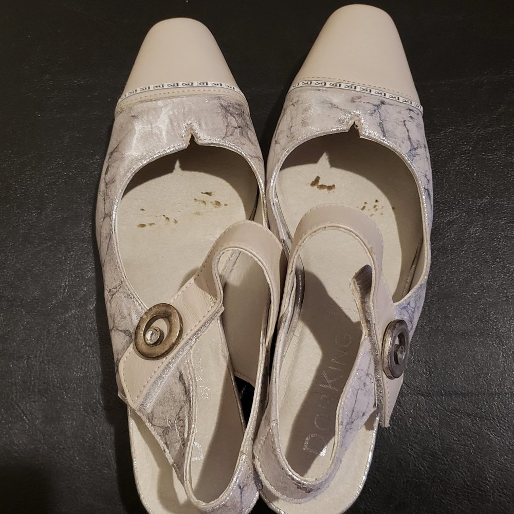Women's size 7 Dorking metallic leather shoes